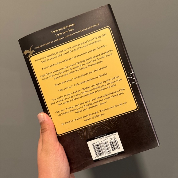 LAST ONE  • Onyx Storm • Target Exclusive Edition • Rebecca Yarros (Hardcover) - Picture 4 of 5